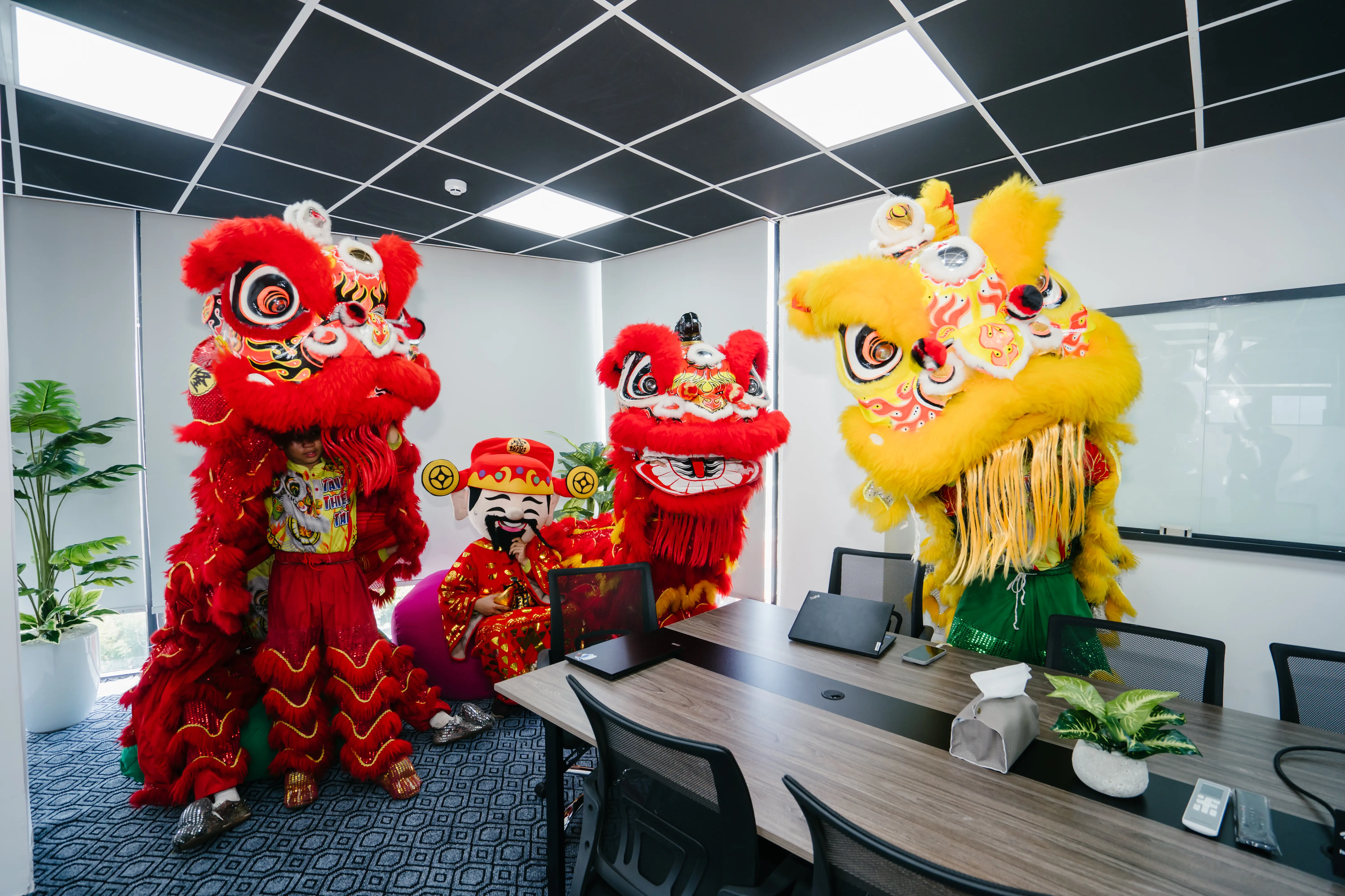 Vibrant workspace and connection