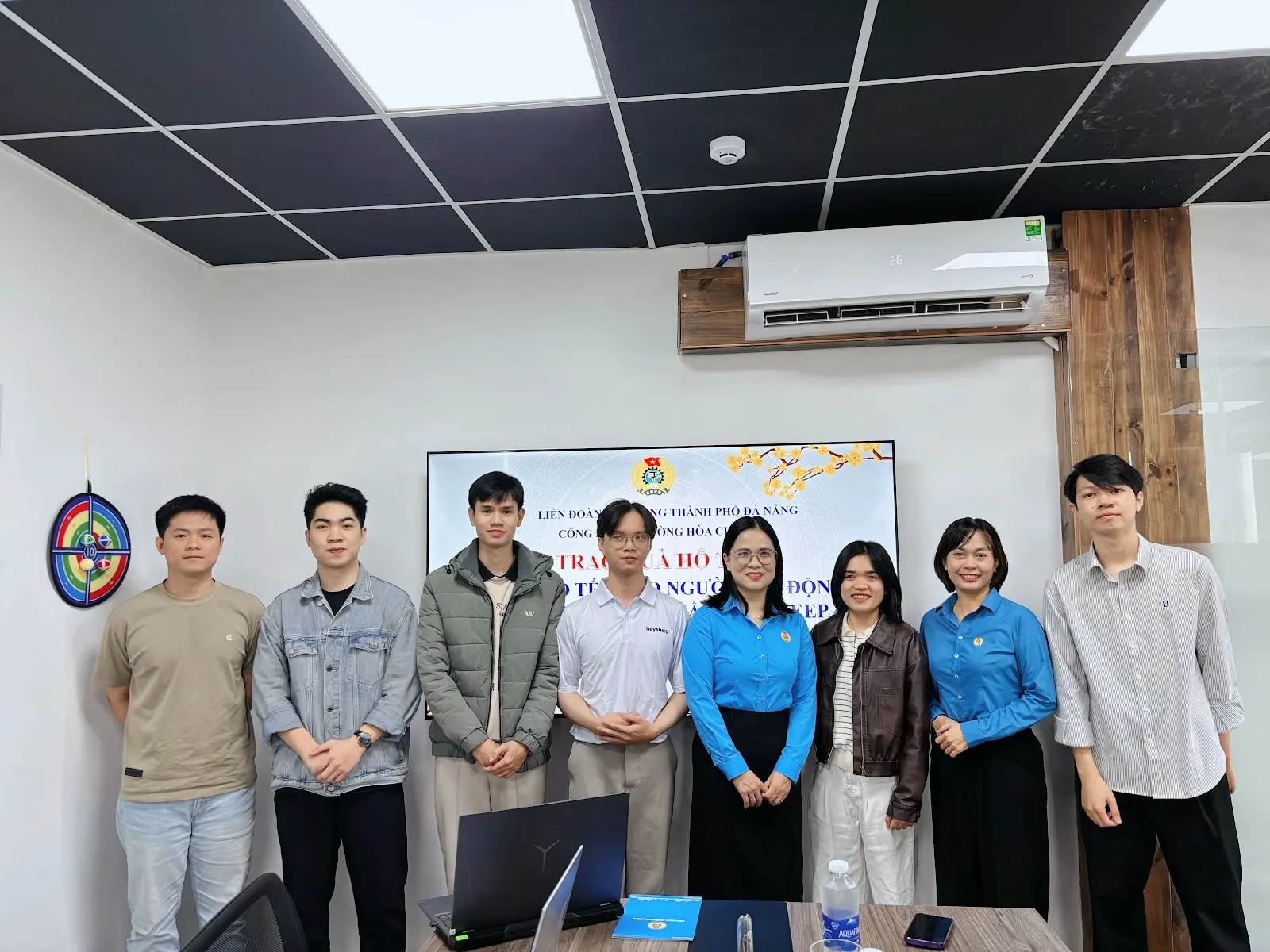 Visit to the Hoa Cuong Ward Trade Union